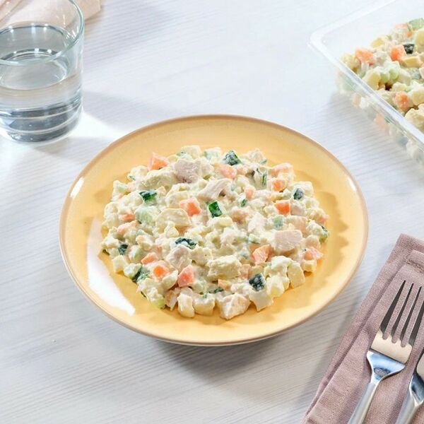 Салат Пятёрочка Кафе Столичный с курицей 200 г