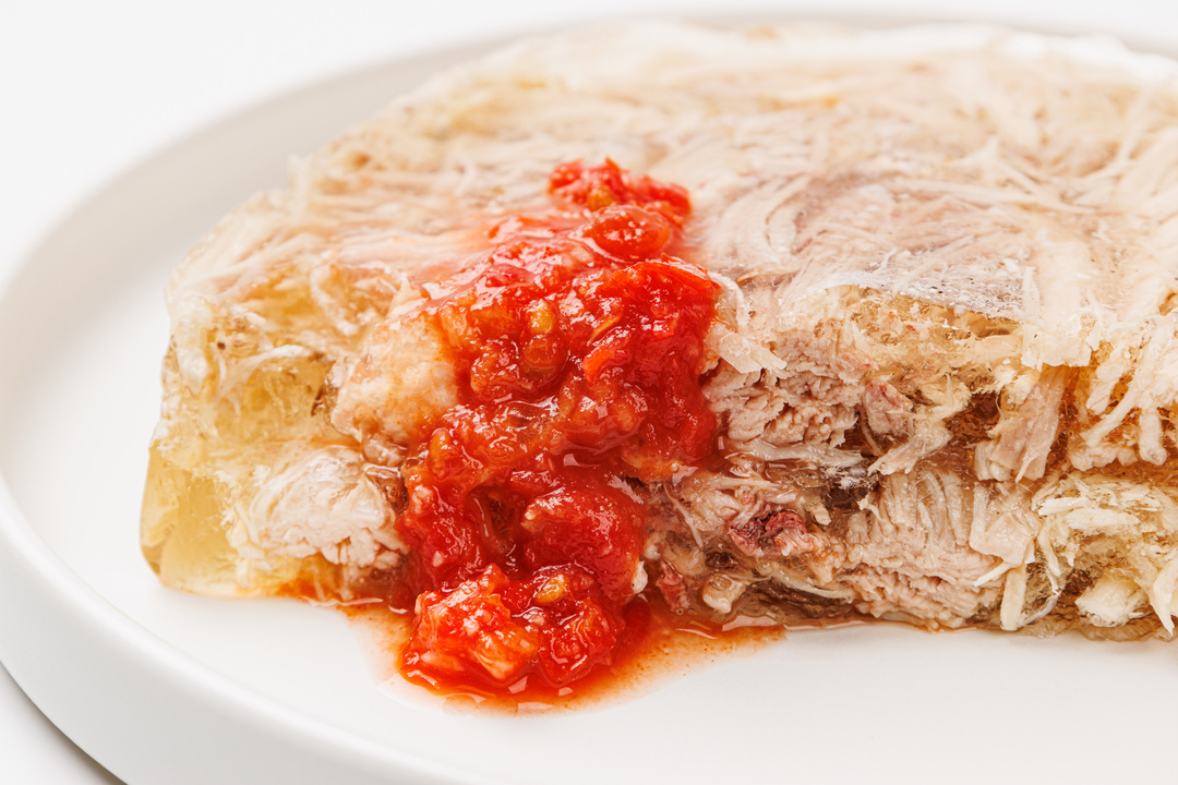 

Заливное из курицы с аджикой 250 г