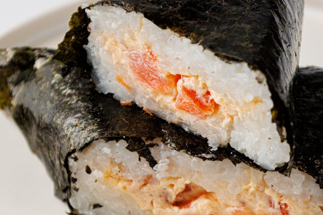 

Онигири ВкусВилл с семгой холодного копчения 100 г