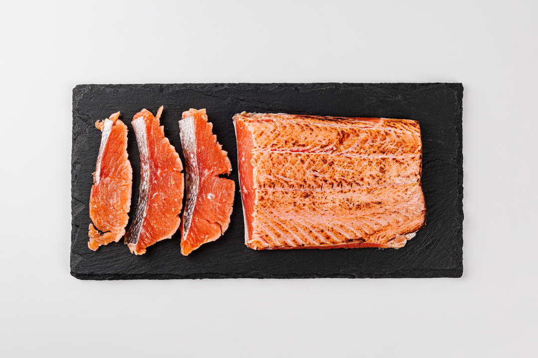 

Форель слабосоленая опаленная филе охлаждённая, вес