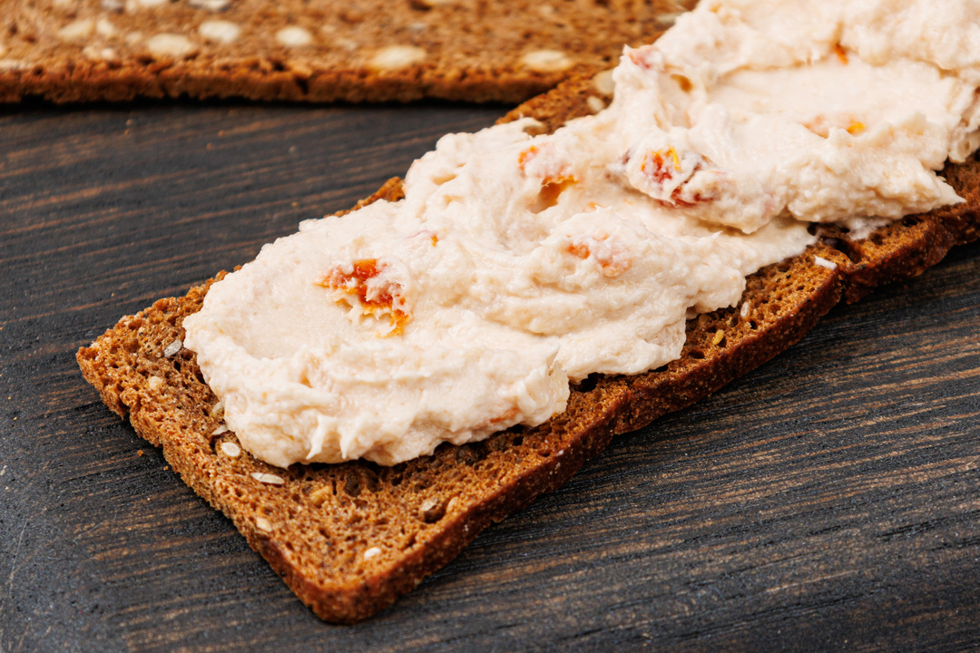 

Риет из форели и горбуши с сыром "Риккота" и вялеными томатами, 100 г