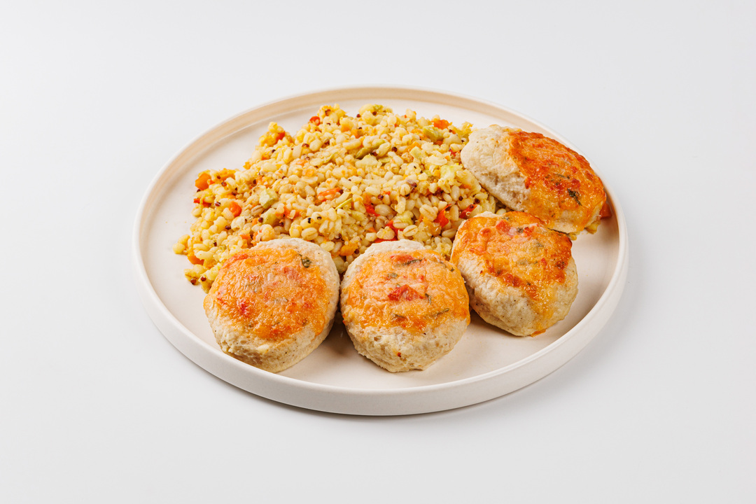 

Котлеты куриные с моцареллой с булгуром, киноа и овощами, 470 г