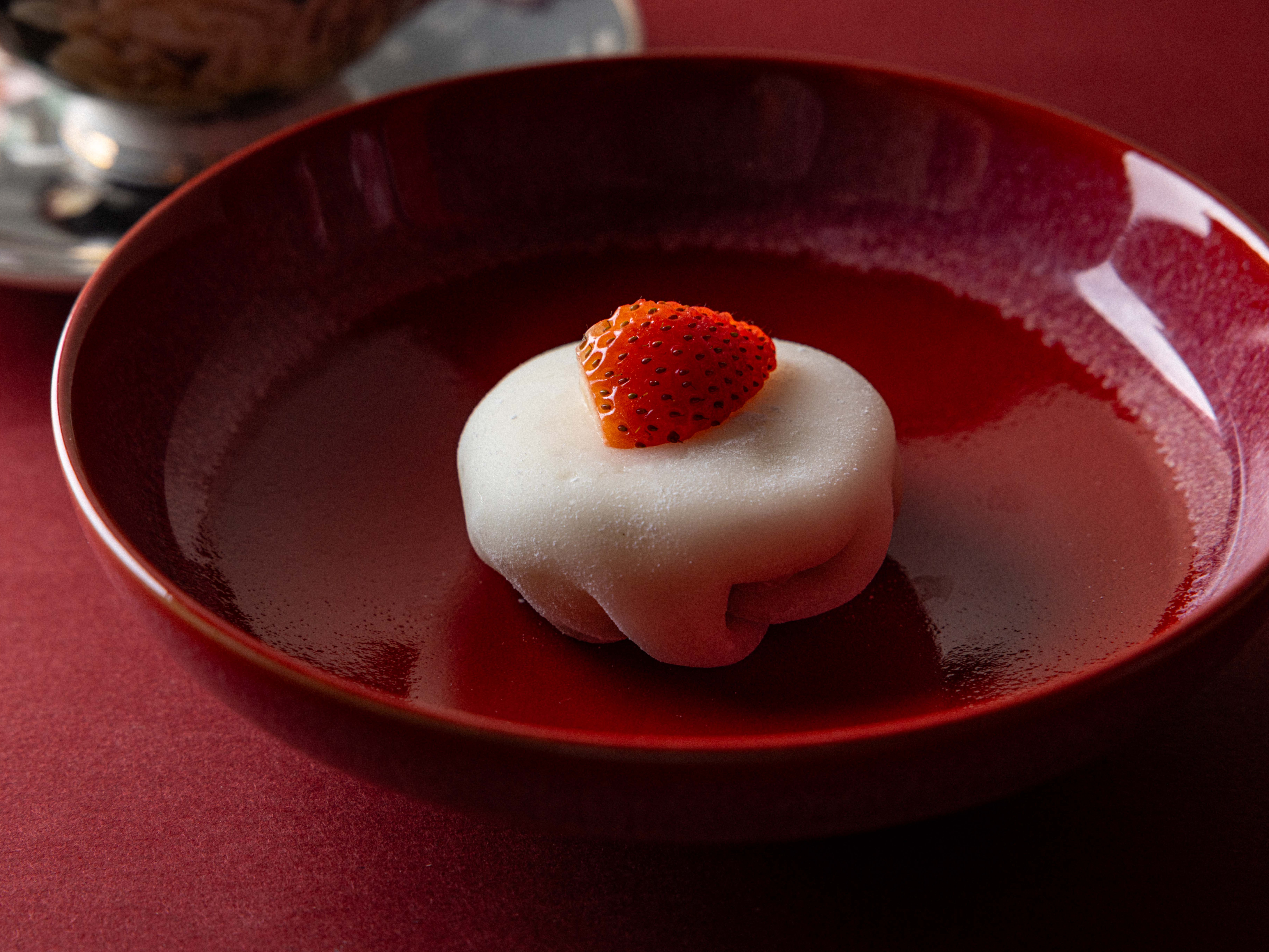 Моти с клубникой