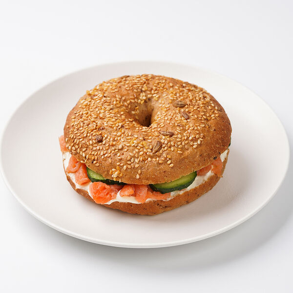 Бейгл с форелью и сливочным сыром, 165 г
