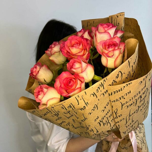 Букет из 9 роз сорта Джумилия