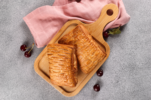 

Слойка ЛЕНТА FRESH с вишней, 100г