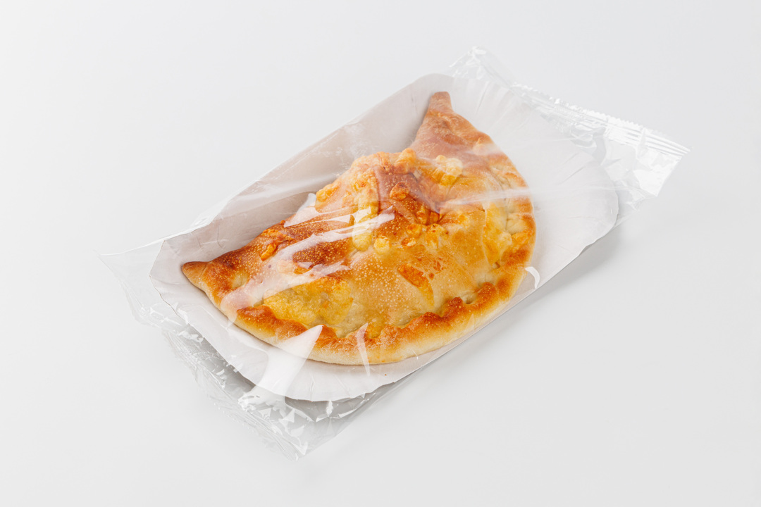 

Пицца "Кальцоне" с томатами, сыром и прованскими травами 130 г