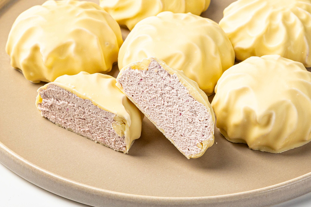 

Зефир черничный в белом шоколаде