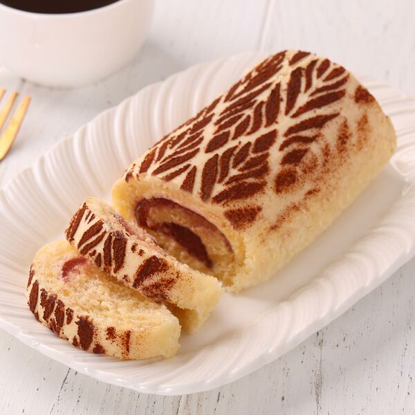 Рулет Воздушный Тирамису с клубничным соусом МясновЪ Пекарня от КуулКлевер