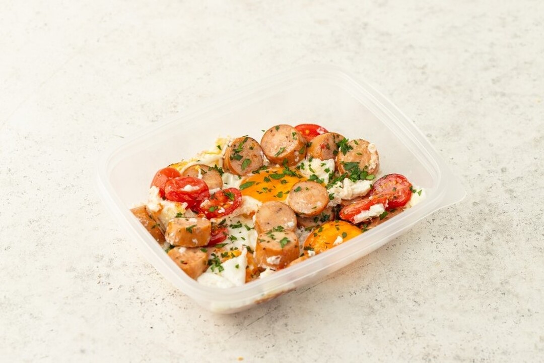 

Яичница глазунья ВкусВилл с пикантной сосиской и томатами 256 г