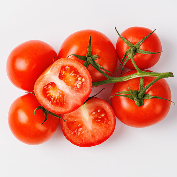 Томаты красные на ветке