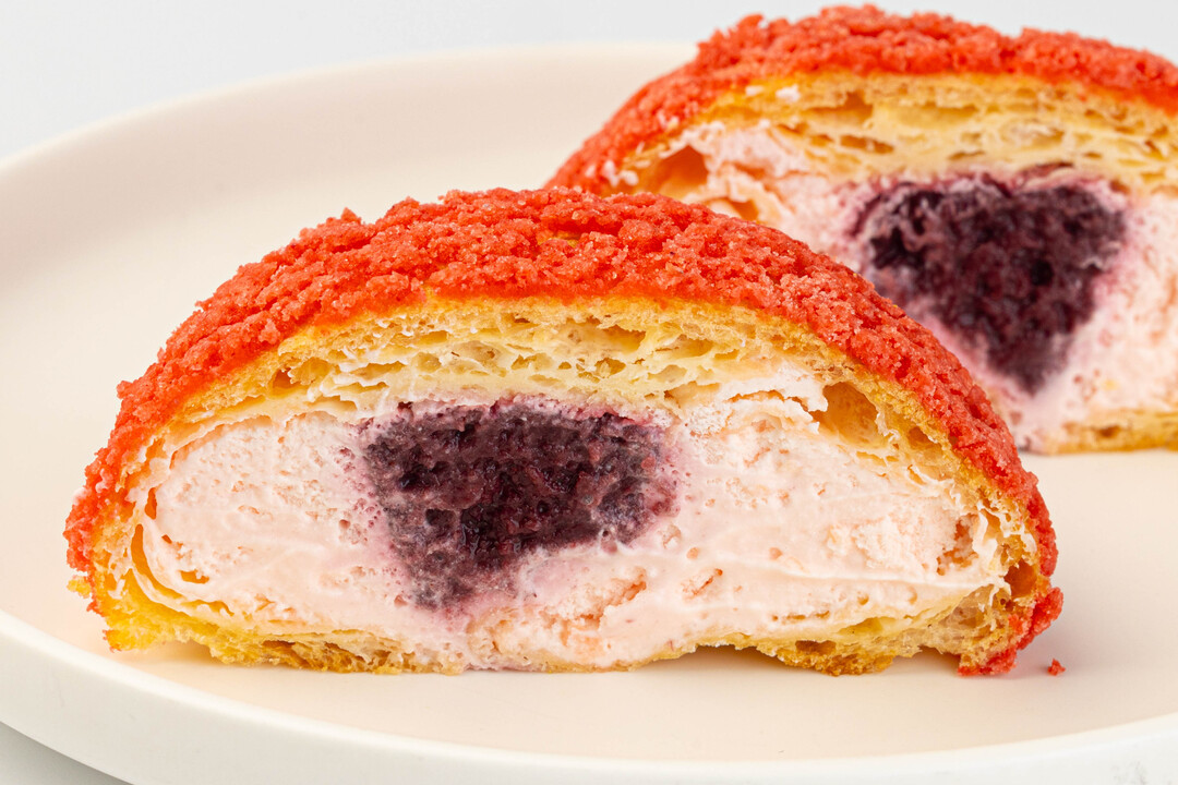 

Пирожное шу со сливками и малиной, кафе, замороженное 45 г