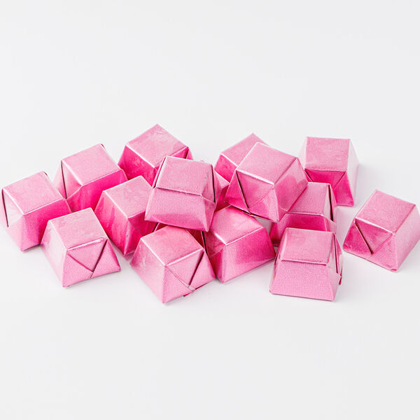 Шоколад молочный с клубникой, вес до 130 г