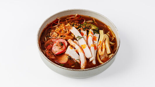 Суп Кукси с курицей на овощном бульоне ВкусВилл