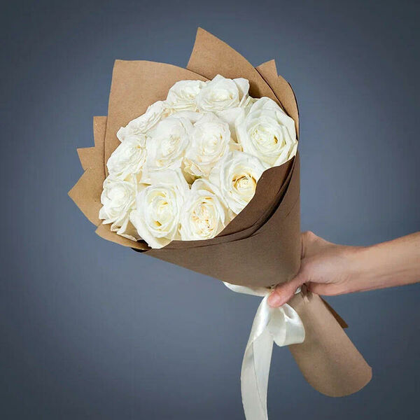 Монобукет из 11 пионовидных Роз Playa Blanka в крафте