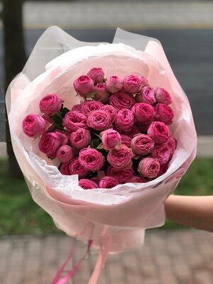 Букет Жизель #103 из 9 кустовых пионовидных роз сорта Жизель