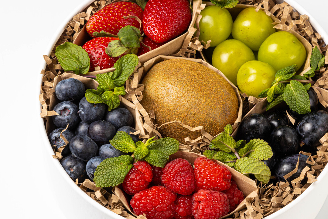 

Подарочный набор Фруткорт Ягодный заряд с киви 615 г