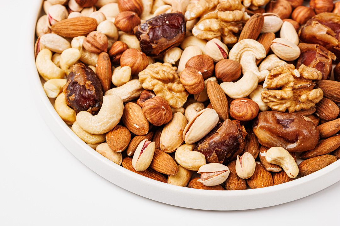 

Набор подарочный с орехами и финиками 360 г