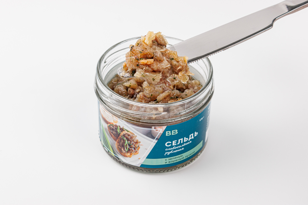 

Сельдь тихоокеанская слабосоленая ВкусВилл рубленая с зеленью и жареным лучком 170 г