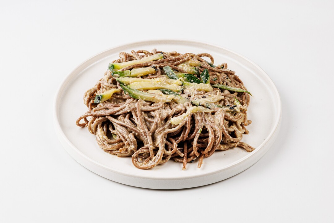 

Лапша гречневая с цукини и ореховым соусом 215 г