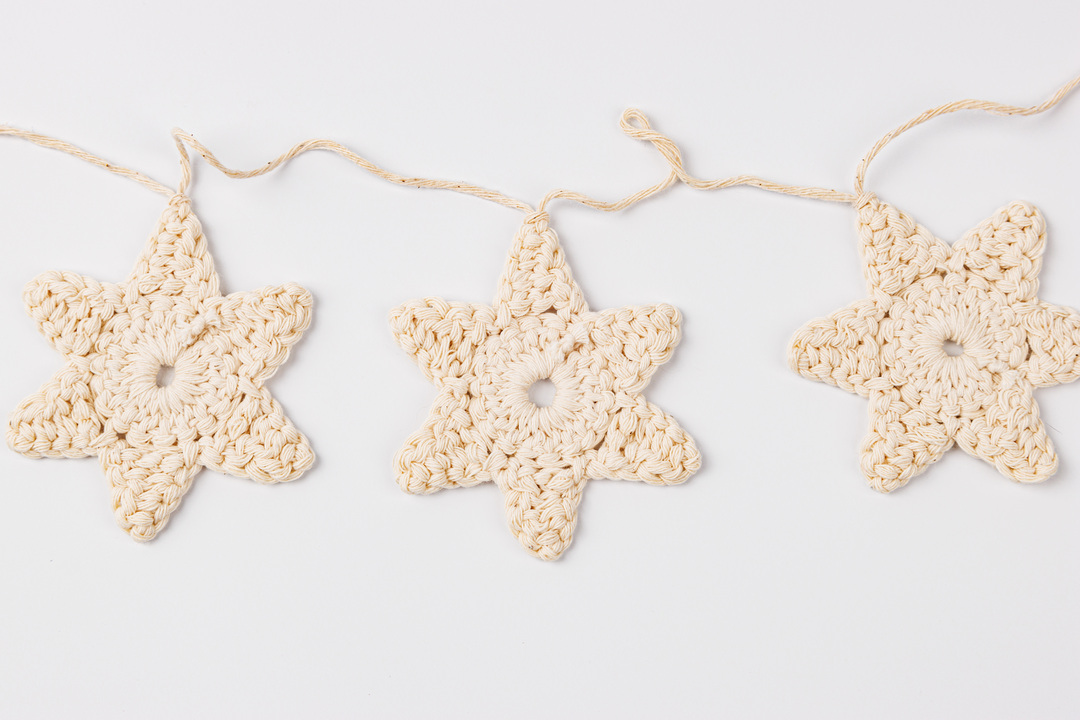 

Гирлянда вязаная Снежинки