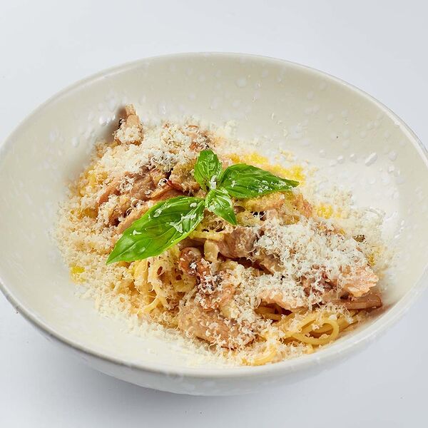 Паста с курицей и грибами