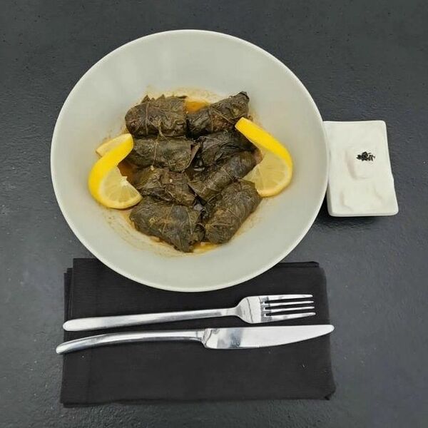 Иланжи с говядиной в виноградном листе