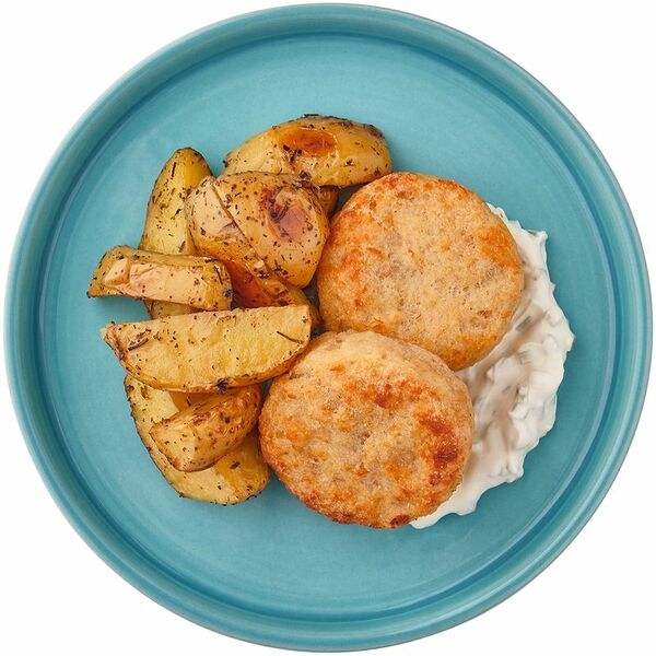 Биточек из минтая с печённым картофелем и соусом тартар Шеф Перекрёсток, 250г