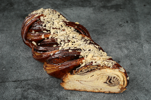 

Коса сдобная с начинкой банан-шоколад вес