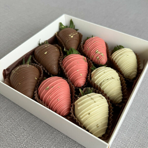 Набор клубники в шоколаде Шоколадное трио (9-12 ягод)