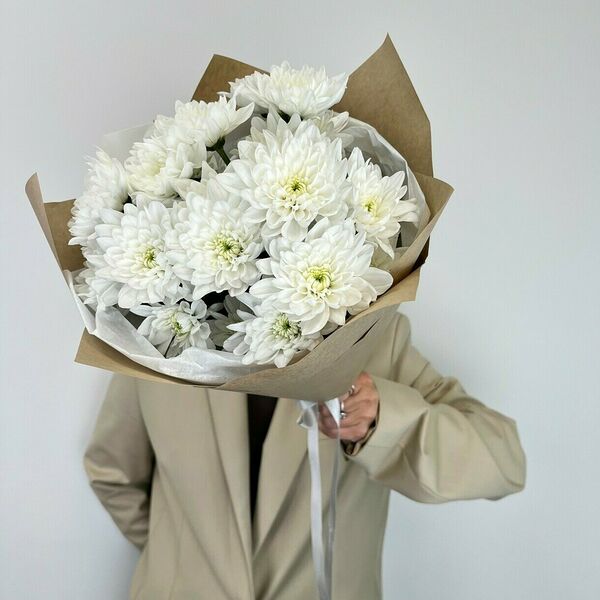 Букет из 3 кустовых хризантем в крафте