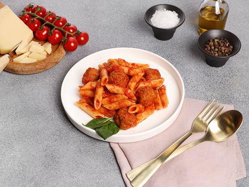 Паста пенне в томатном соусе с куриными фрикадельками, 340г