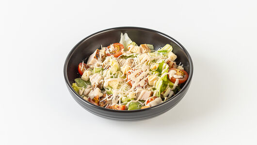 Салат Цезарь с куриной грудкой гриль