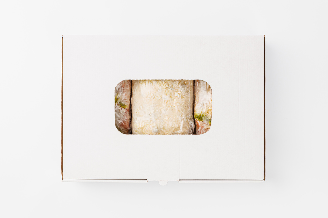 

Пиццы мини Ассорти Маргарита 4 сыра сливочная 4 сыра на томатной основе заморозка 450 г