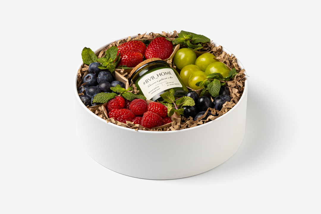 

Подарочный набор Фруткорт Ягодный уют с ароматической свечой 445 г