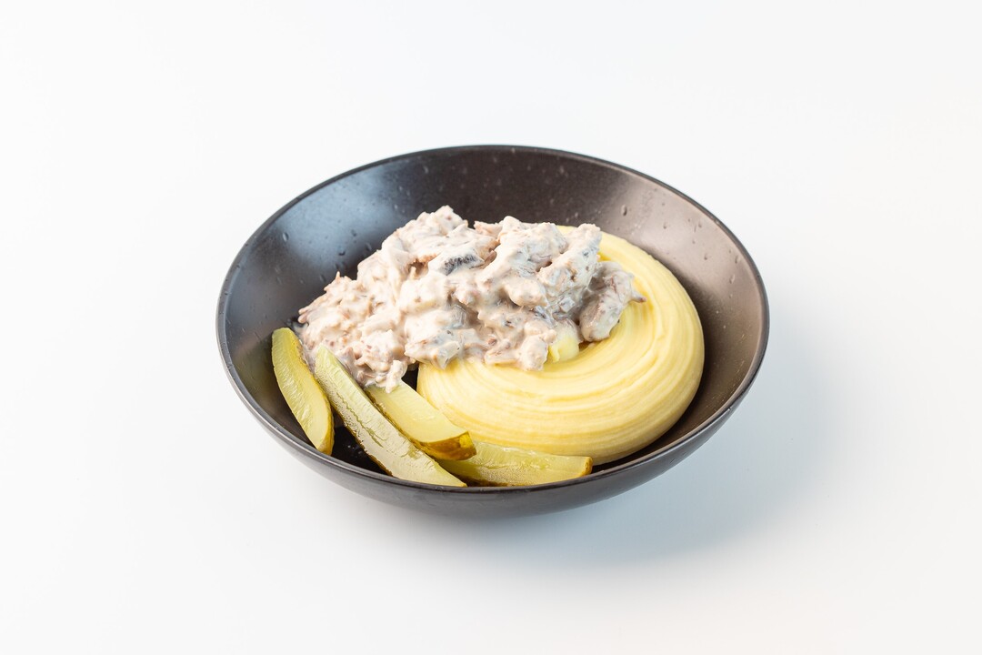 

Бефстроганов из говядины с картофельным пюре и маринованным огурчиком ДК 355 г