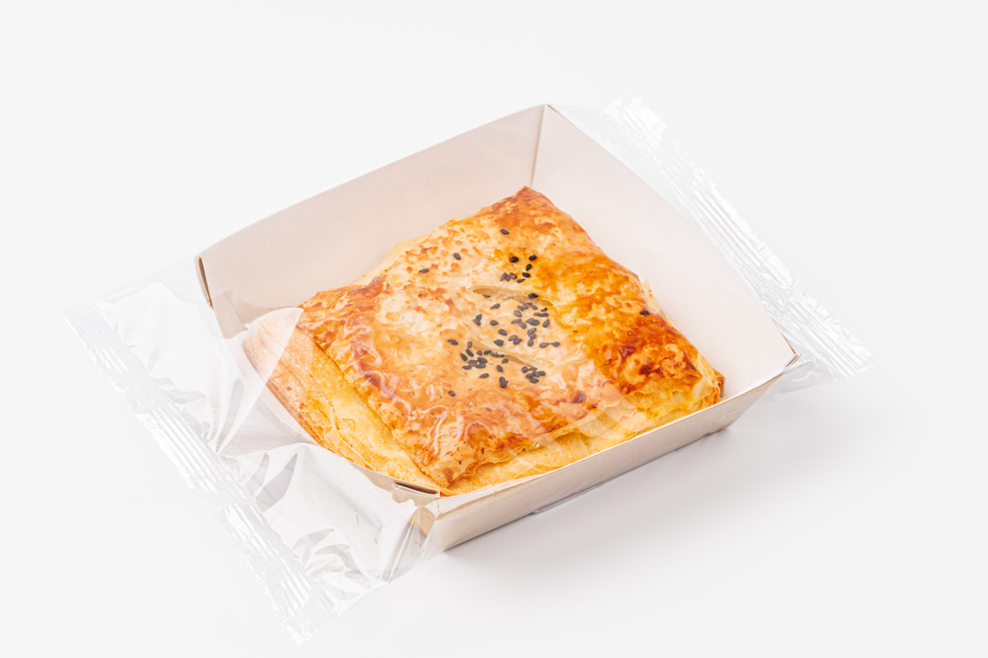 

Слойка ВкусВилл с курицей и соусом сацебели 150 г