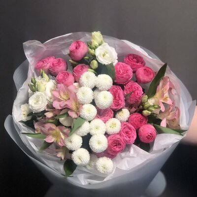 Букет Восторг #151 из хризантем, пионовидных кустовых роз, альстромерий и эустом