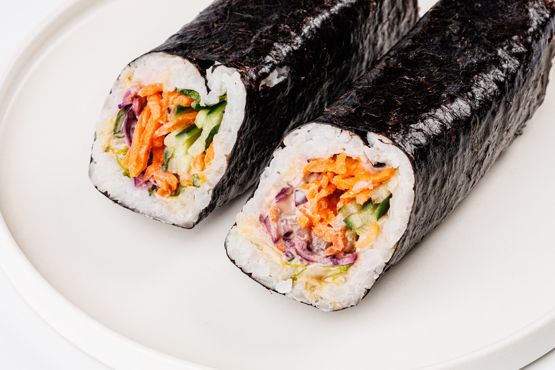 

Сэндвич ВкусВилл ролл нори с овощами и кунжутным соусом 180 г