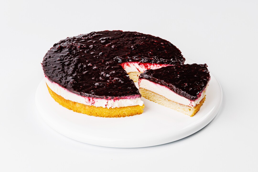 

Пирог с лесными ягодами и творожным кремом 460 г