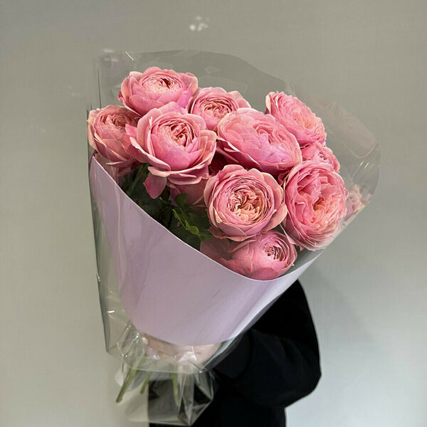 Букет из пионовидных кустовых роз