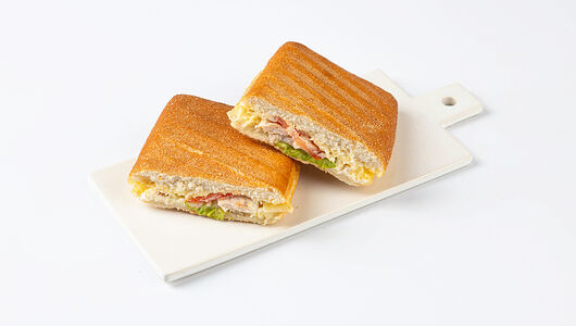 Чиабатта Вкусвилл кафе с курицей, пармезаном и соусом цезарь