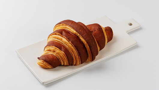 Круассан с шоколадной начинкой