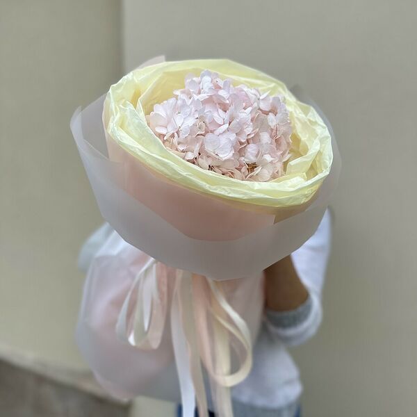 Букет из розовой гортензии