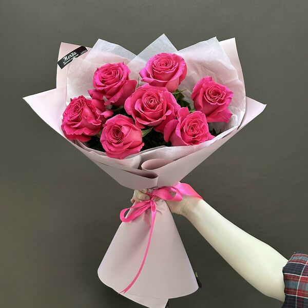 Букет из розовых роз 