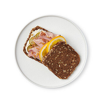Сэндвич с окороком «Чёрный кабан» и апельсином TASTE OF Уже Готово