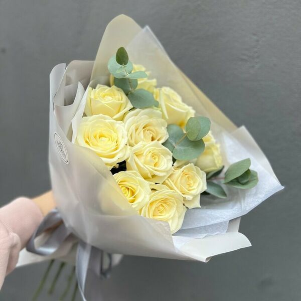 11 Белых роз и эвкалипт