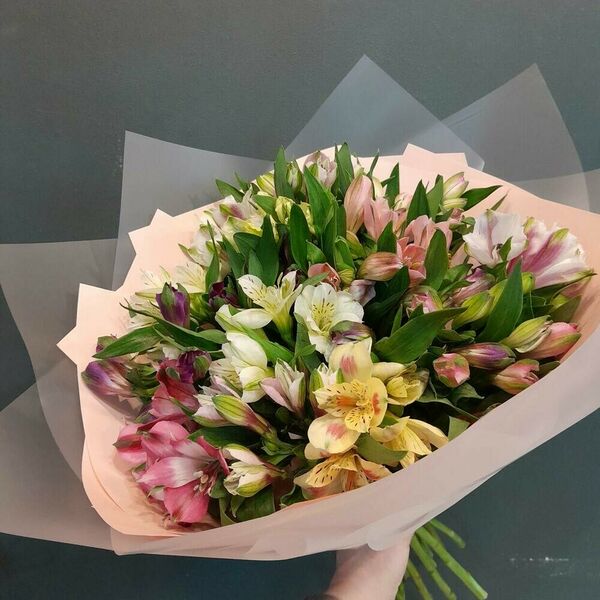 Букет из альстромерий «Ассорти»