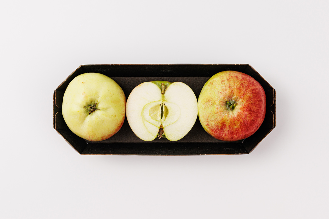 

Яблоко осеннее полосатое 3 шт., 400 г