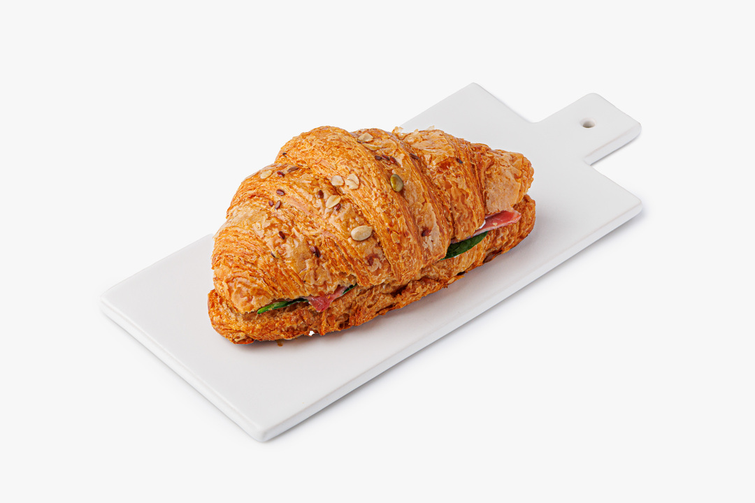 

Круассан ВкусВилл темно-зерновой со свиным окороком и медово-горчичной заправкой 140 г